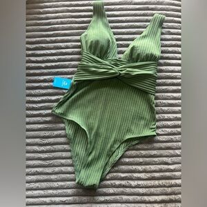 NWT Cupshe greenTextured Swimsuit